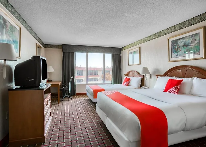 Oyo I-44 Midtown Hotel