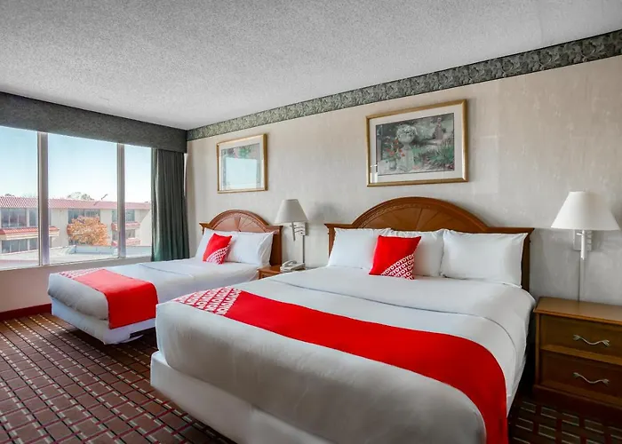 Oyo I-44 Midtown Hotel